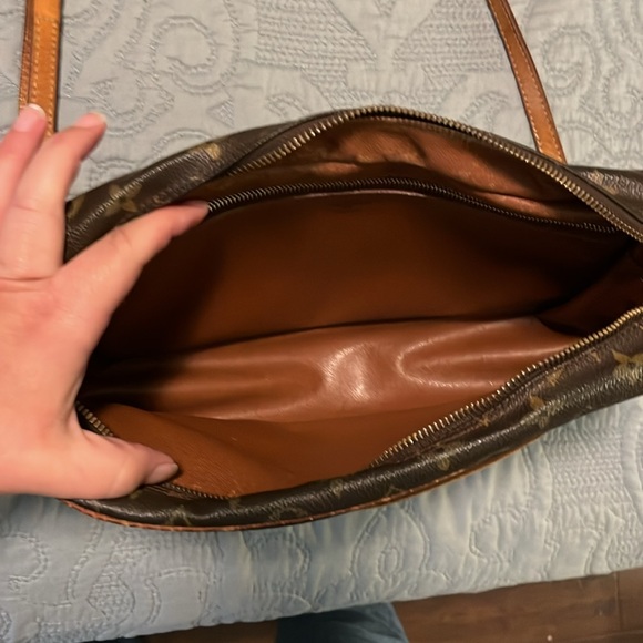 Louis Vuitton Monogram Leather Vintage Camera Bag - Picture 10 of 12